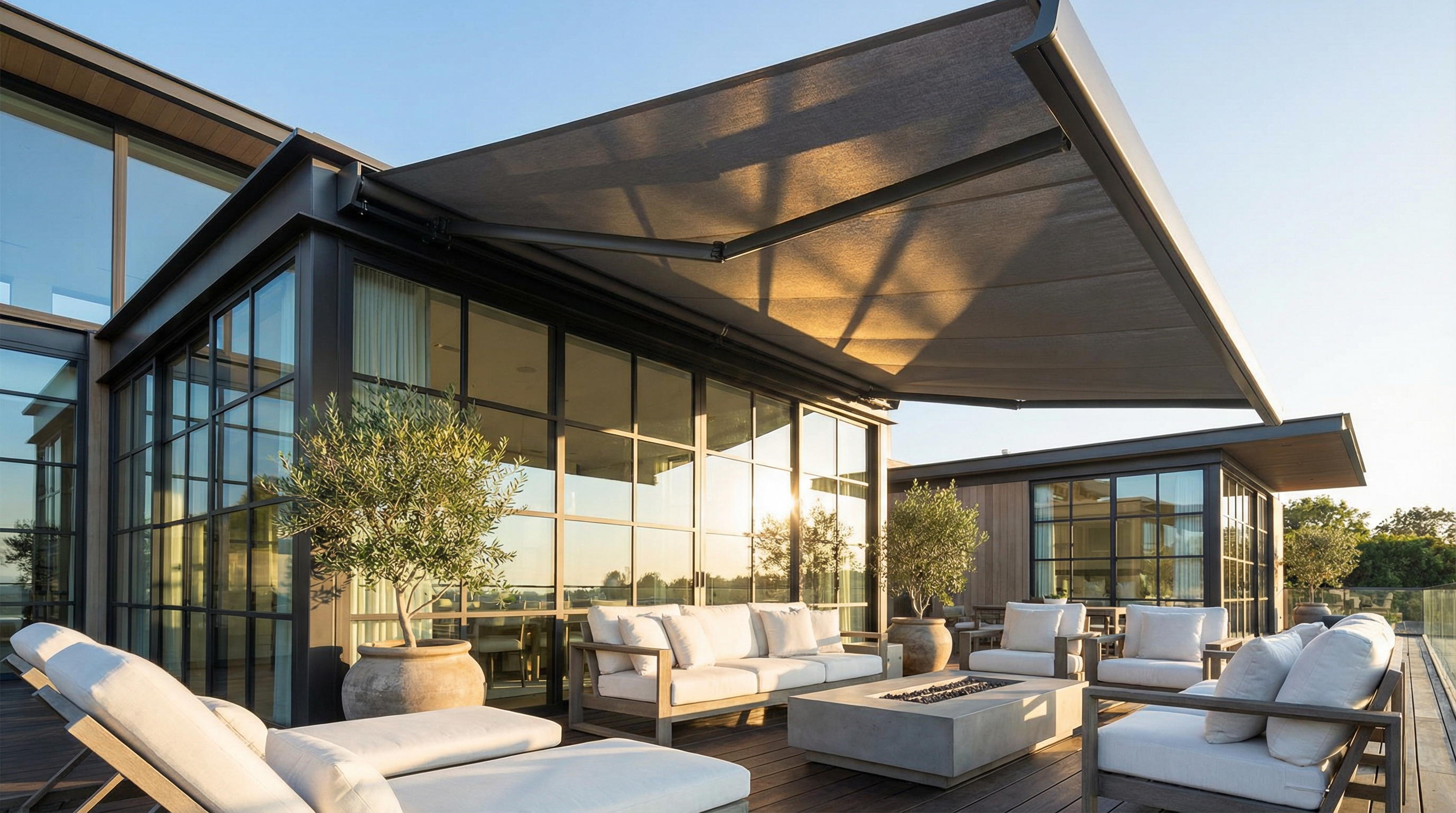 Moderne Terrasse mit eleganter Markise